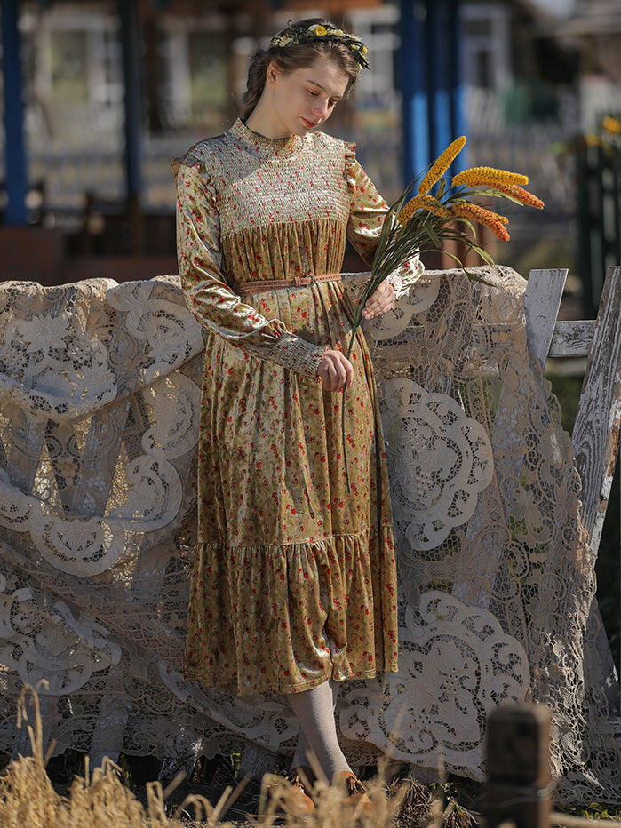 Golden Velvet Dress - Vintage Retro Aesthetic Outfit Gold / M Golden Velvet Dress - Vintage Retro Aesthetic Outfit Gold / M