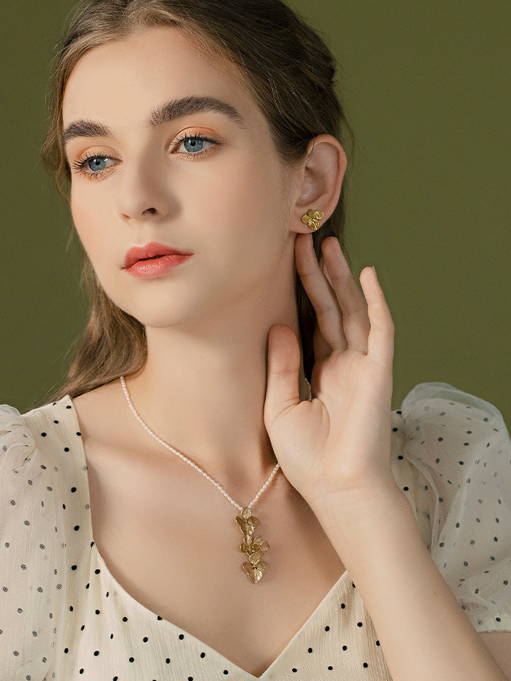 Hydrangea Elegant Women Necklace