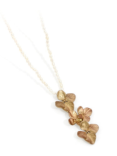 Hydrangea Elegant Women Necklace