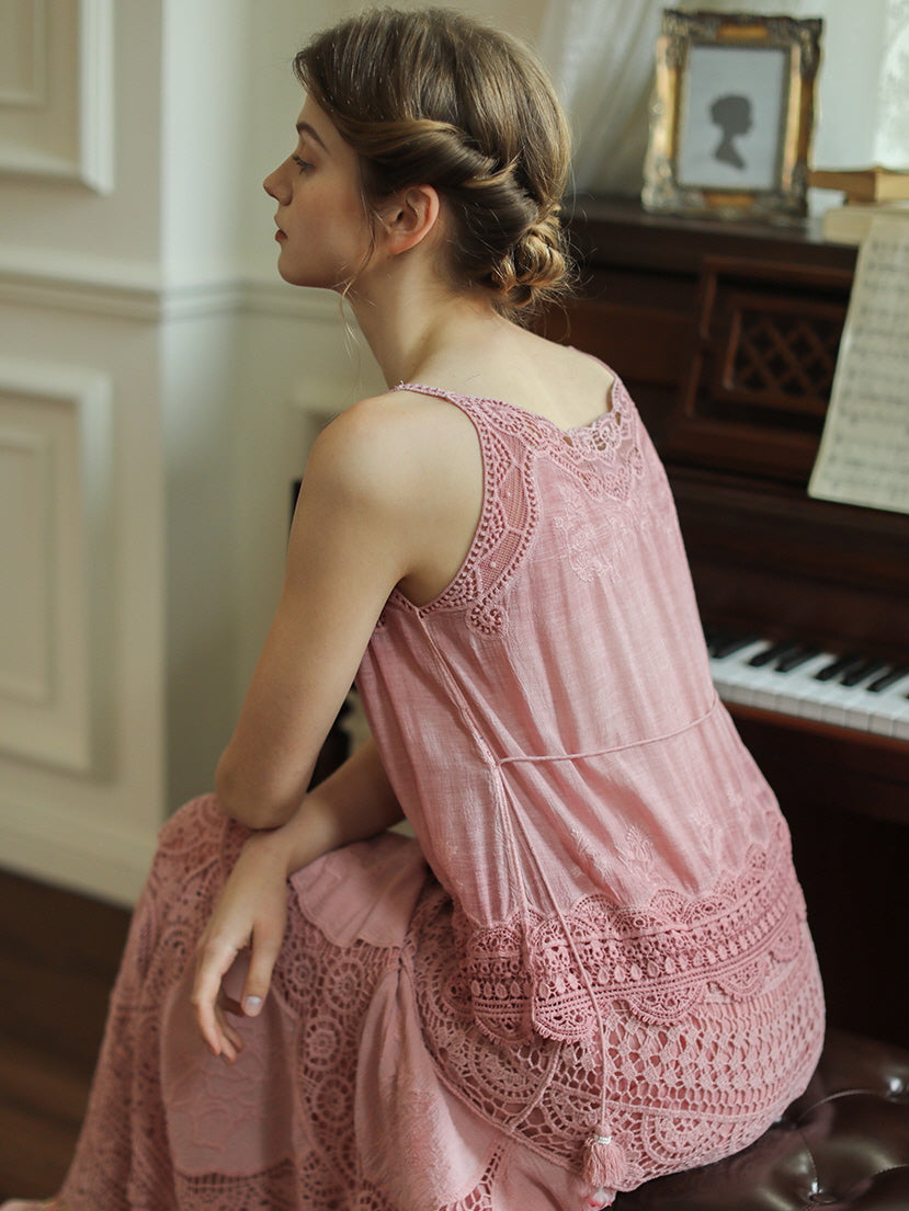 Elizabeth's Retro Pink Elegance Dress