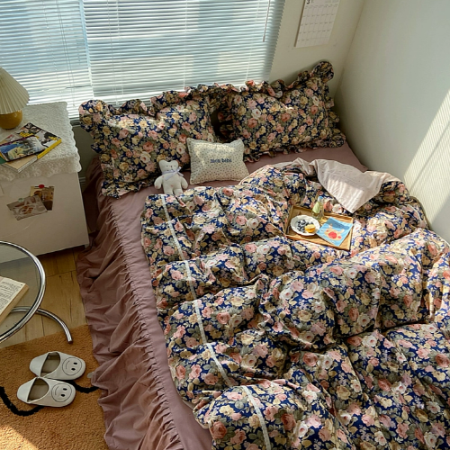 La Vie en Rose Bedding Set