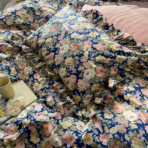 La Vie en Rose Bedding Set
