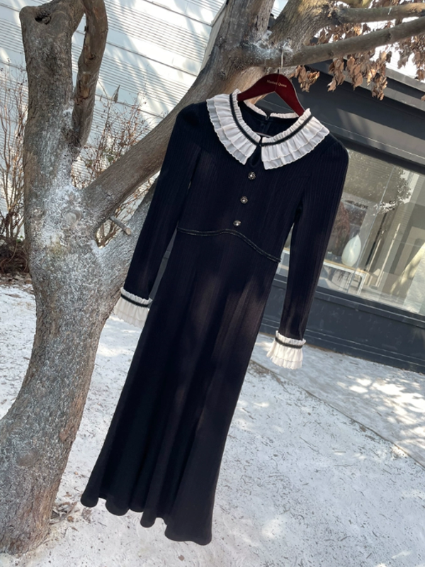 Elegant Frilled Noir Knit Dress