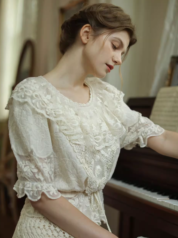 Vintage Floral Embroidery Blouse