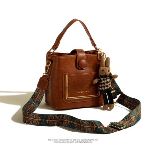 Retro Strap Crossbody Bucket Bag