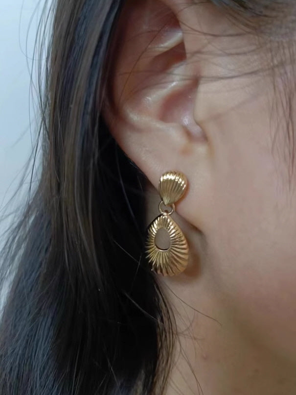 Golden Teardrop Vintage Earrings