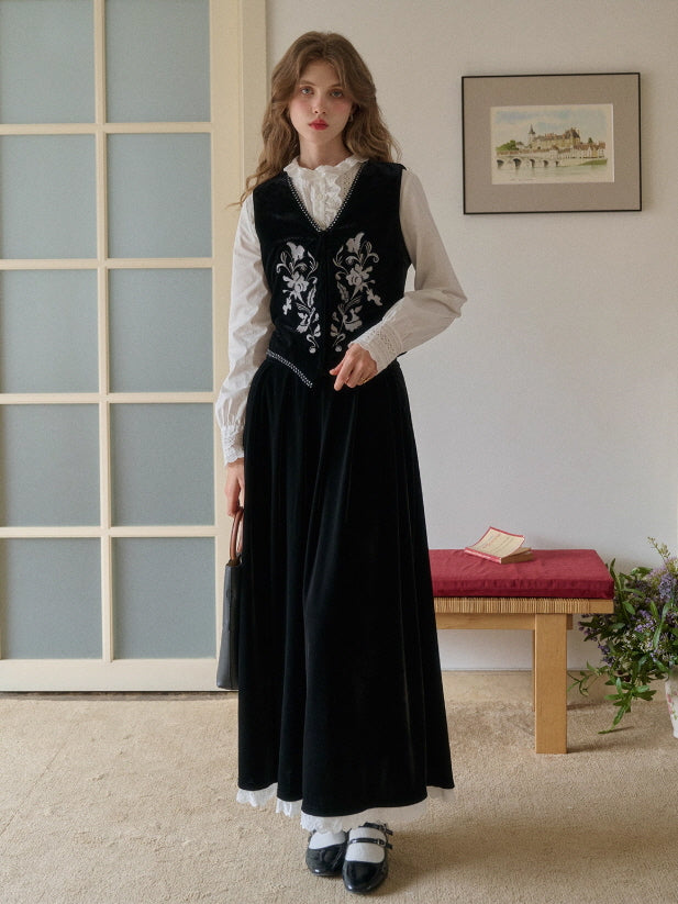 【1970s】Vintage Velvet Gilet ジレ 超希少 イギリス製 Velvet Embroidered Vest & Skirt – Floral Detail Black Set