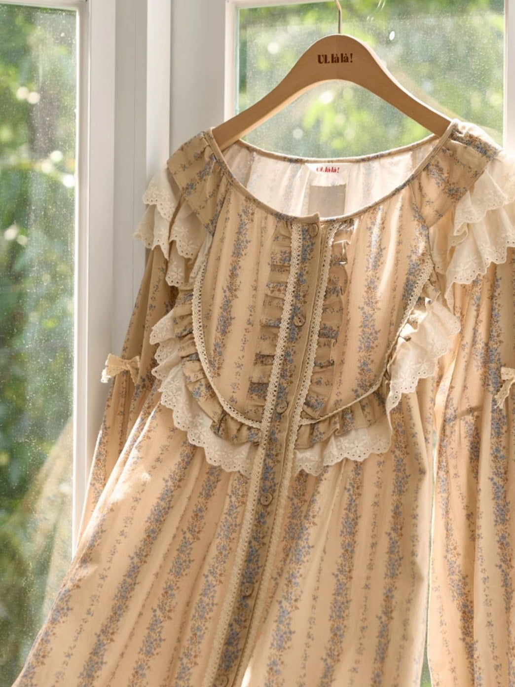 Vintage Lace-Trimmed Floral Nightgown