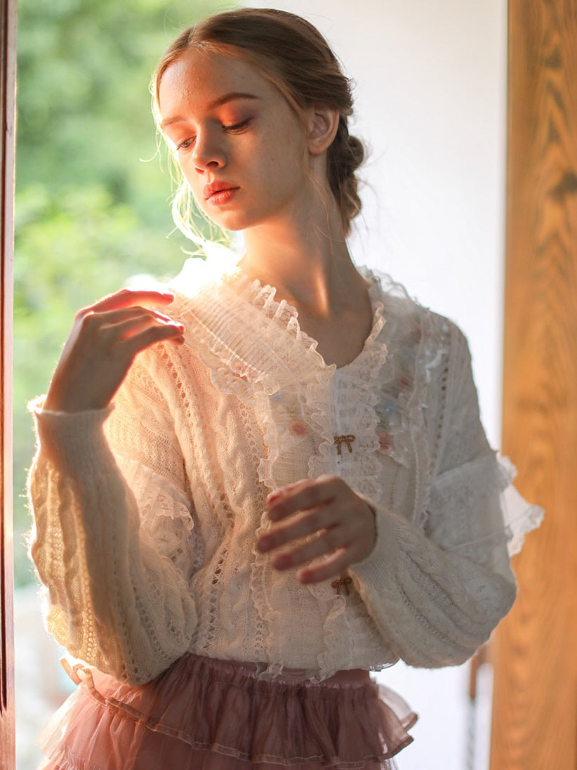 Romantic White Lace-Collared Blouse