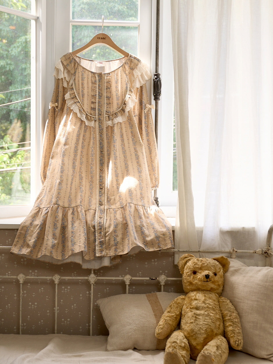 Vintage Lace-Trimmed Floral Nightgown
