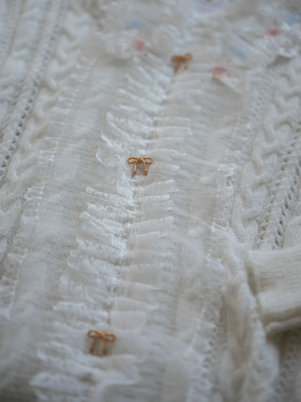 Romantic White Lace-Collared Blouse