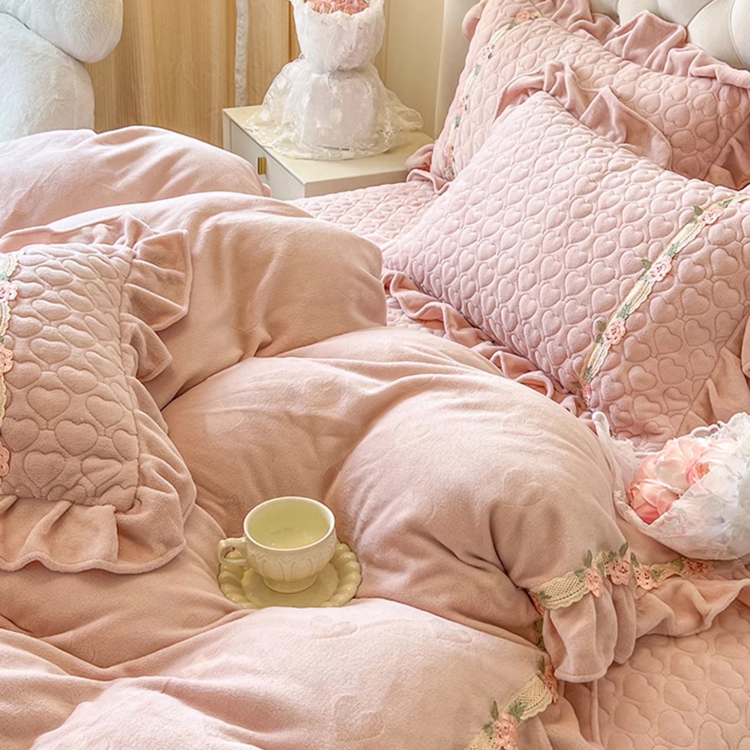 Princess Velvet Rose Ruffle Bedding Set