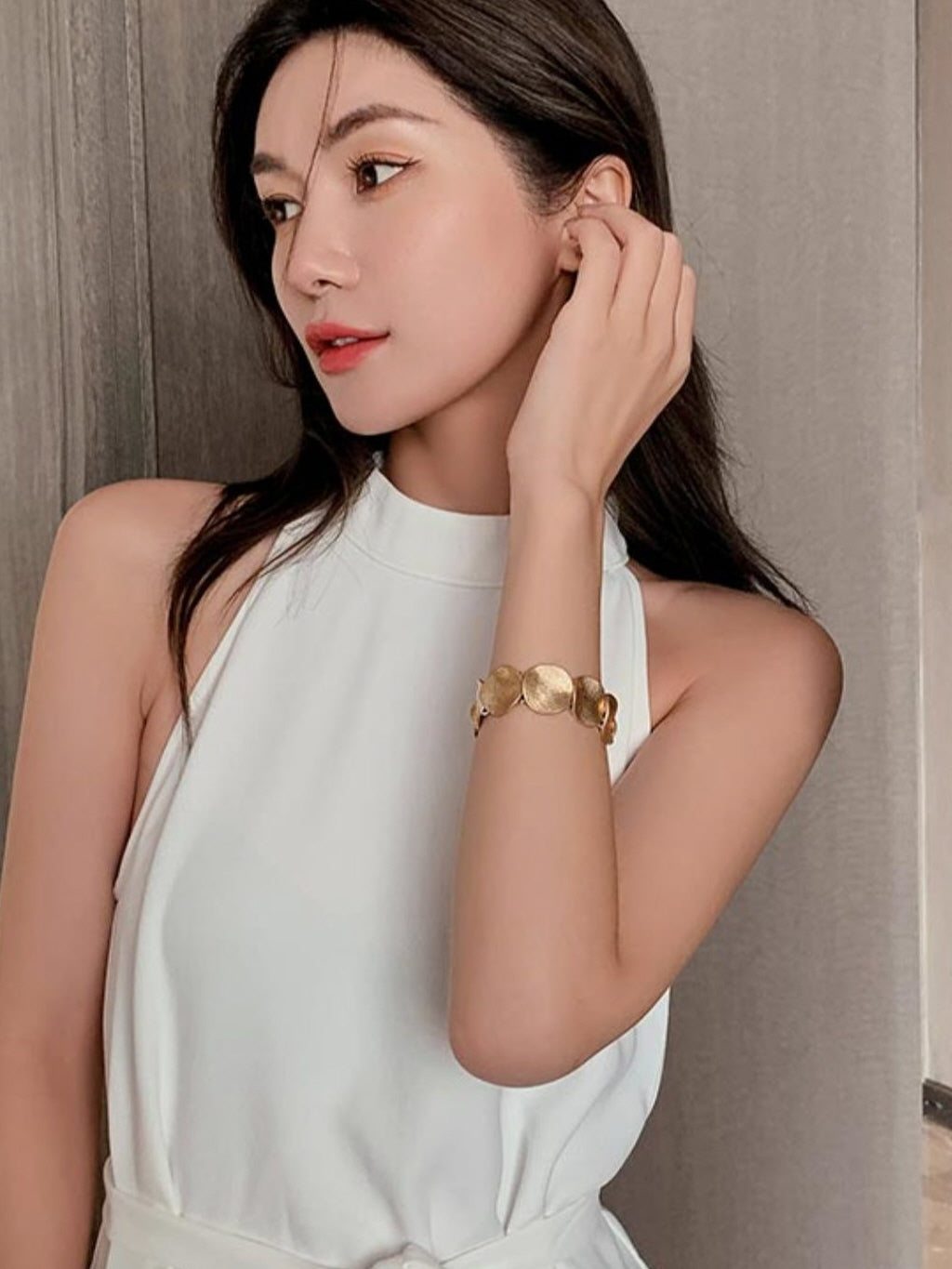 Elegant Gold Disc Bracelet