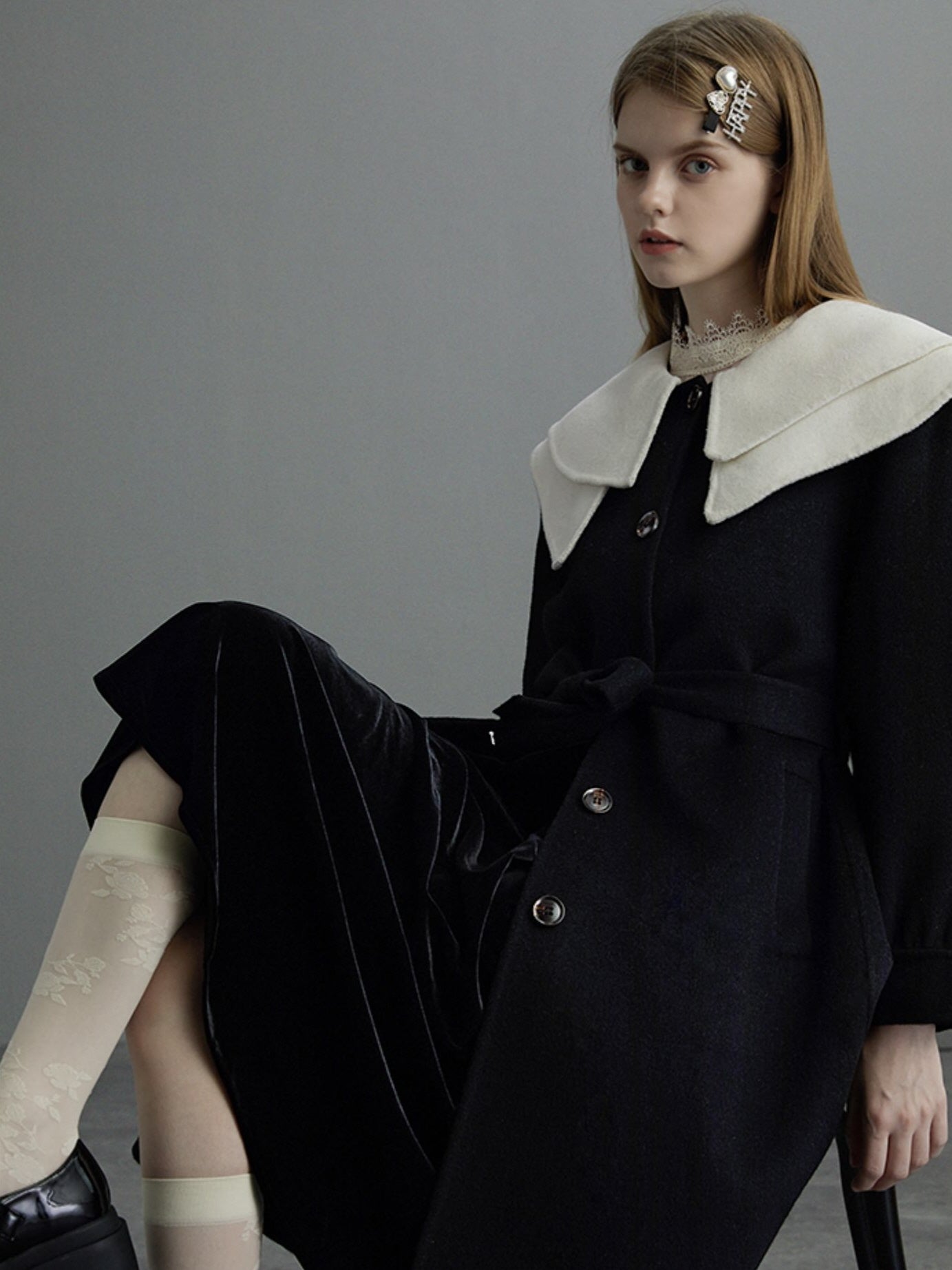 Elegant Wool Cape Coat with Contrast Collar