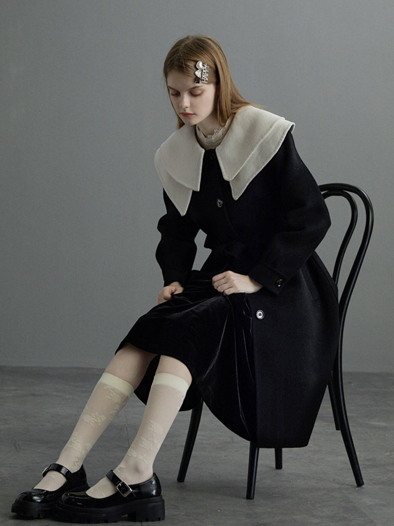 Elegant Wool Cape Coat with Contrast Collar