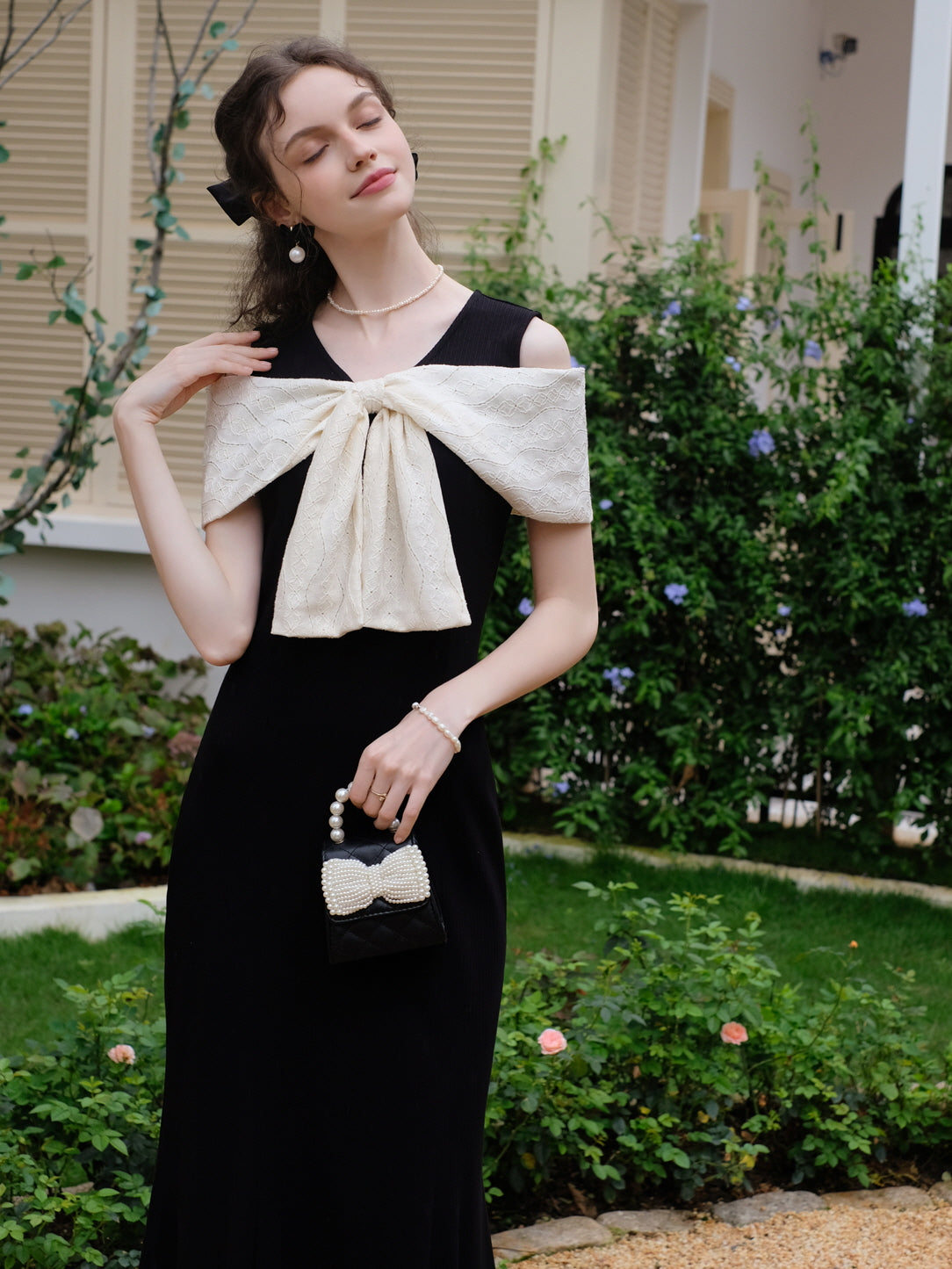 Elegant Black Bow-Knot Dress