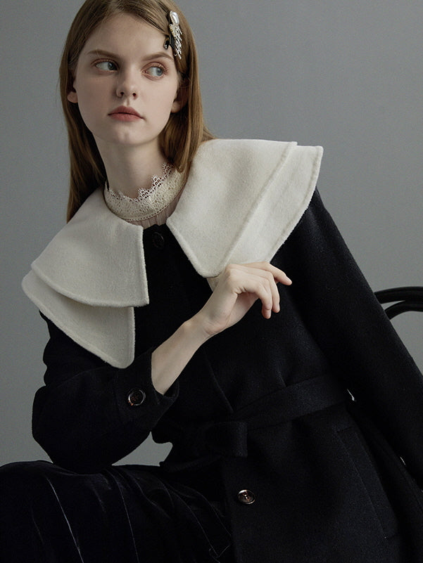 Elegant Wool Cape Coat with Contrast Collar