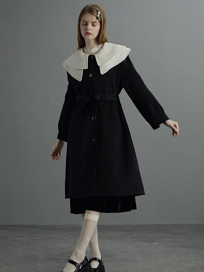 Elegant Wool Cape Coat with Contrast Collar