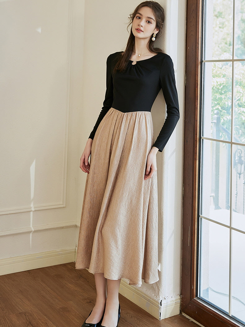 Elegant Contrast Knit and Pleated Maxi Dress