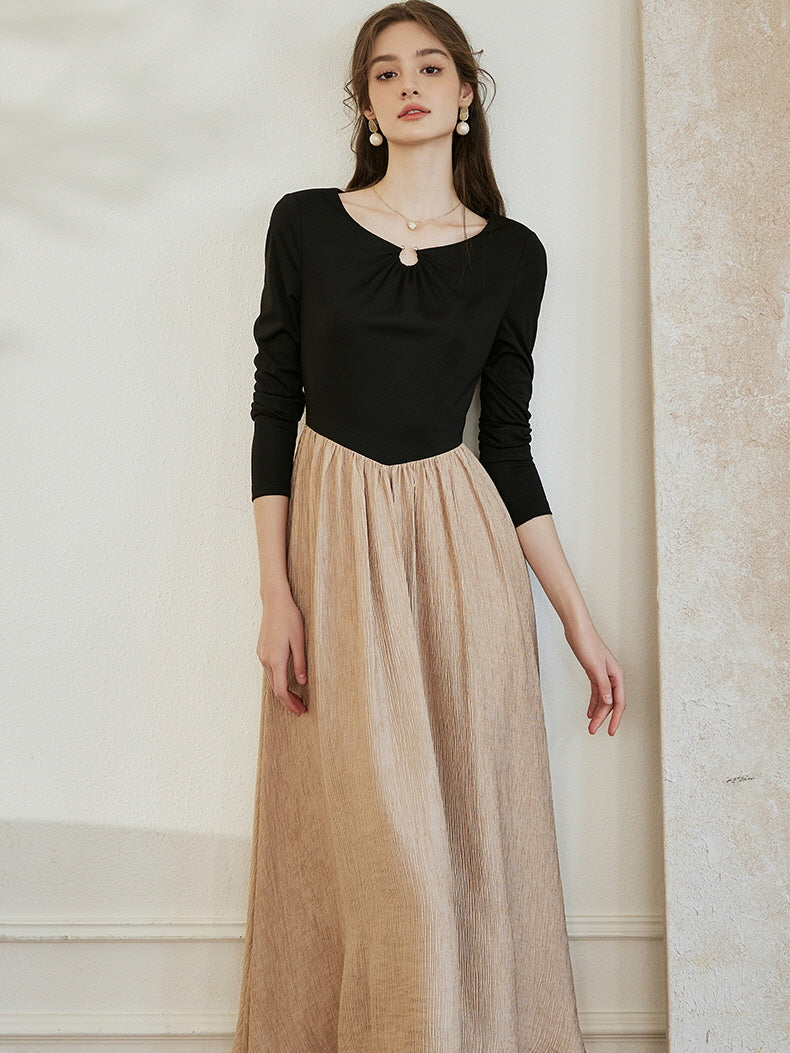 Elegant Contrast Knit and Pleated Maxi Dress