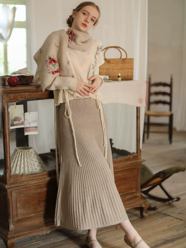 Simple Beige Pleated Wool Skirt