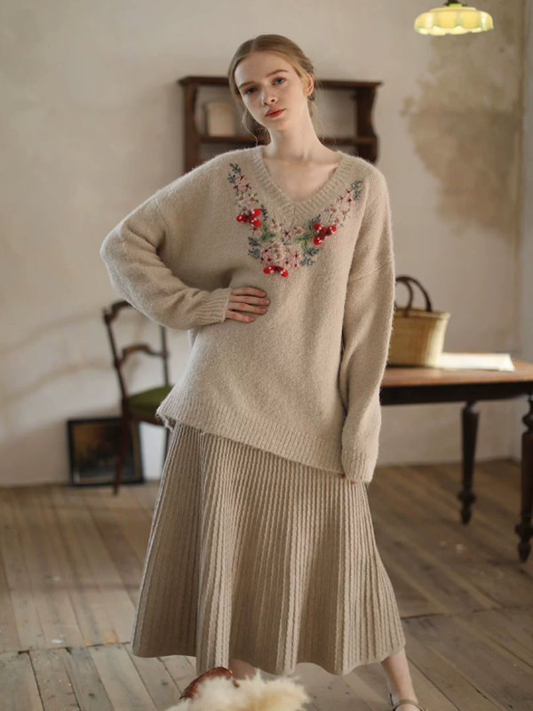 Elegant Floral Cashmere V-Neck Sweater