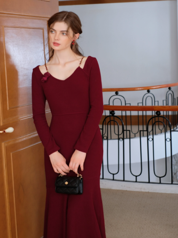 Elegant Rose & Chain Winter Knit Dress