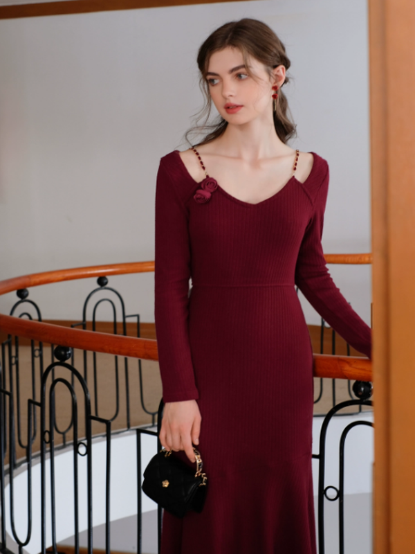 Elegant Rose & Chain Winter Knit Dress