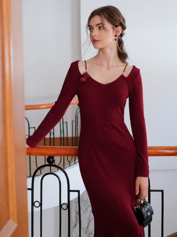 Elegant Rose & Chain Winter Knit Dress