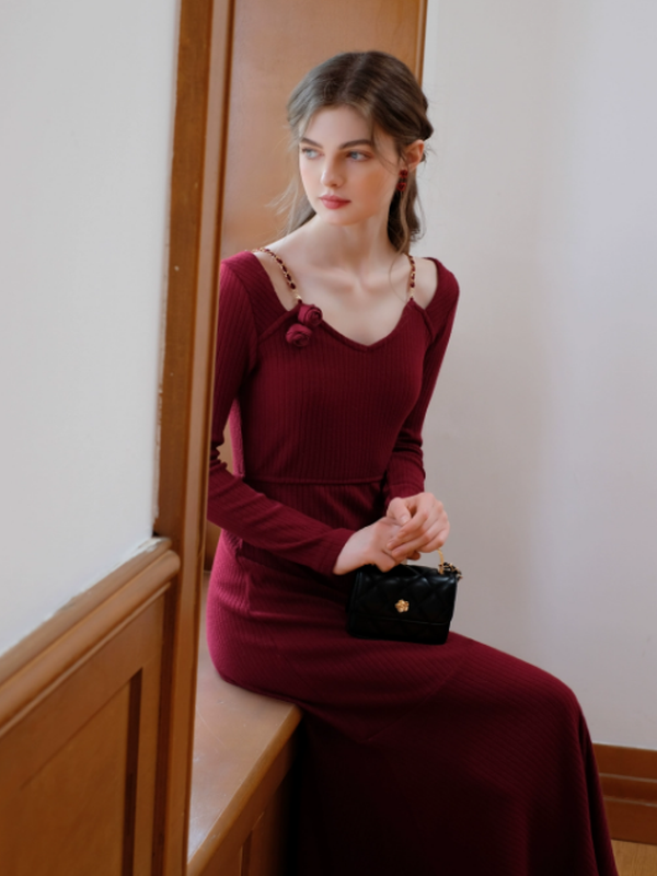 Elegant Rose & Chain Winter Knit Dress