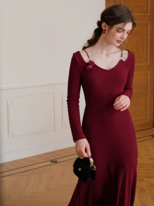 Elegant Rose & Chain Winter Knit Dress