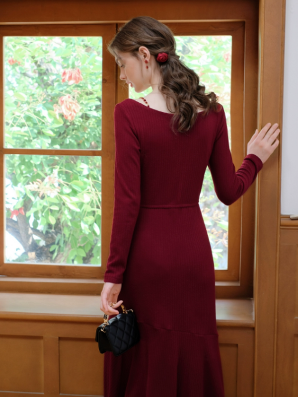 Elegant Rose & Chain Winter Knit Dress