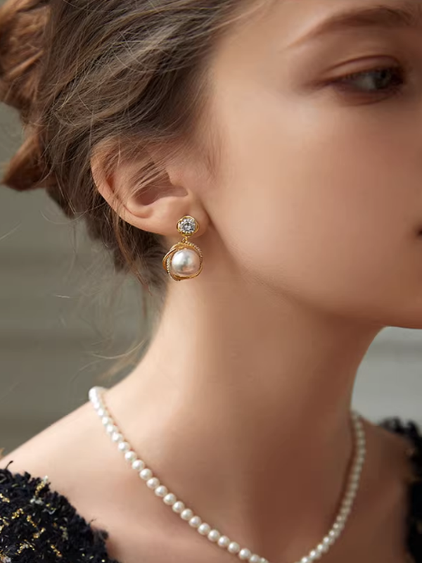 Classic Winding Pearl Earrings