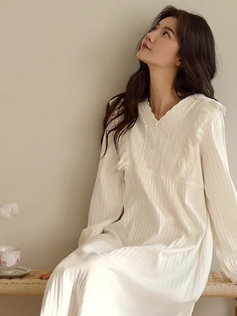 Vintage-Inspired Ivory Cotton Nightgown