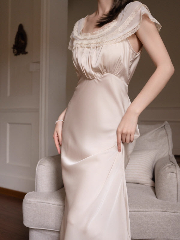 Victorian Lace Collar Cream Nightgown