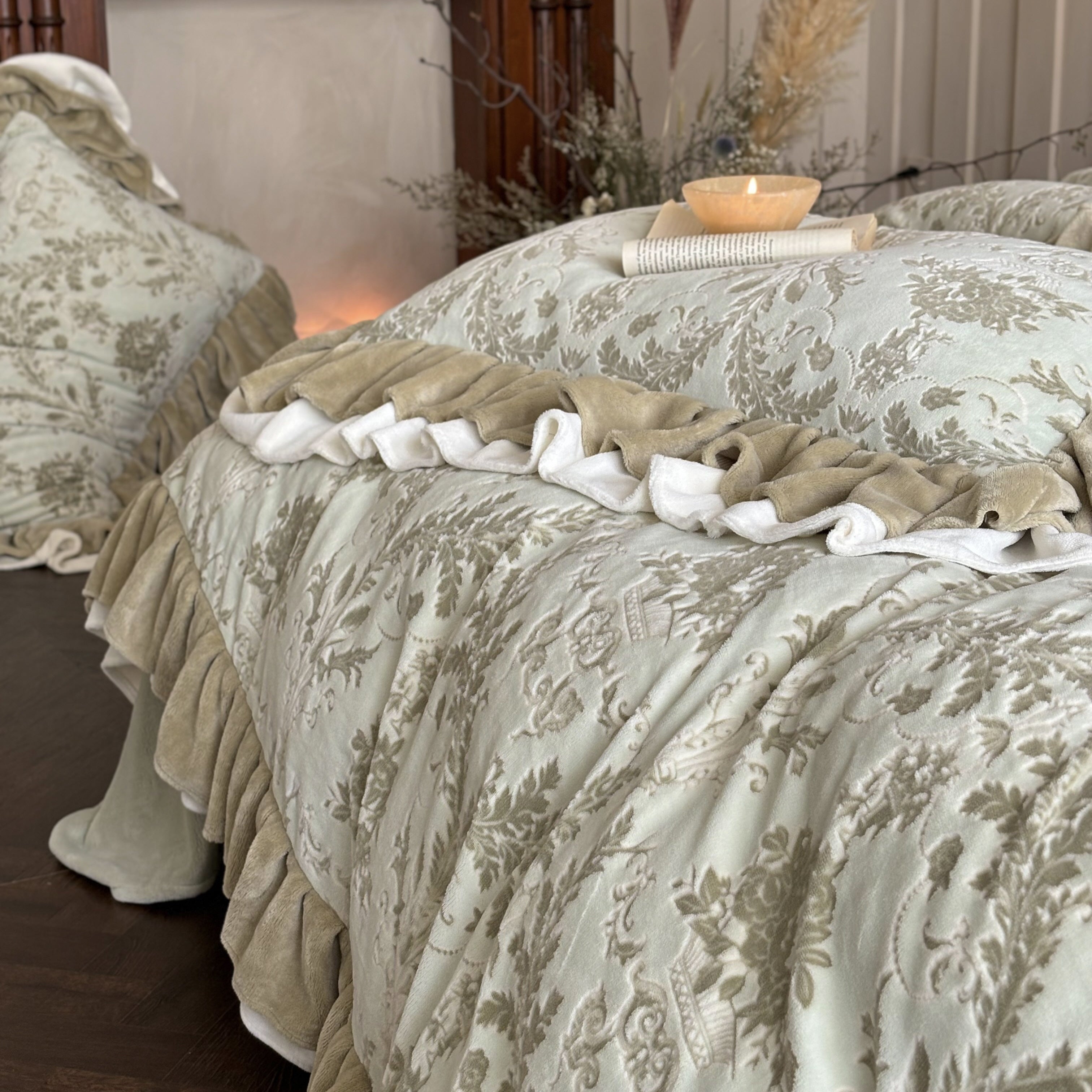 Romantic Velvet Ruffle Duvet Cover Set