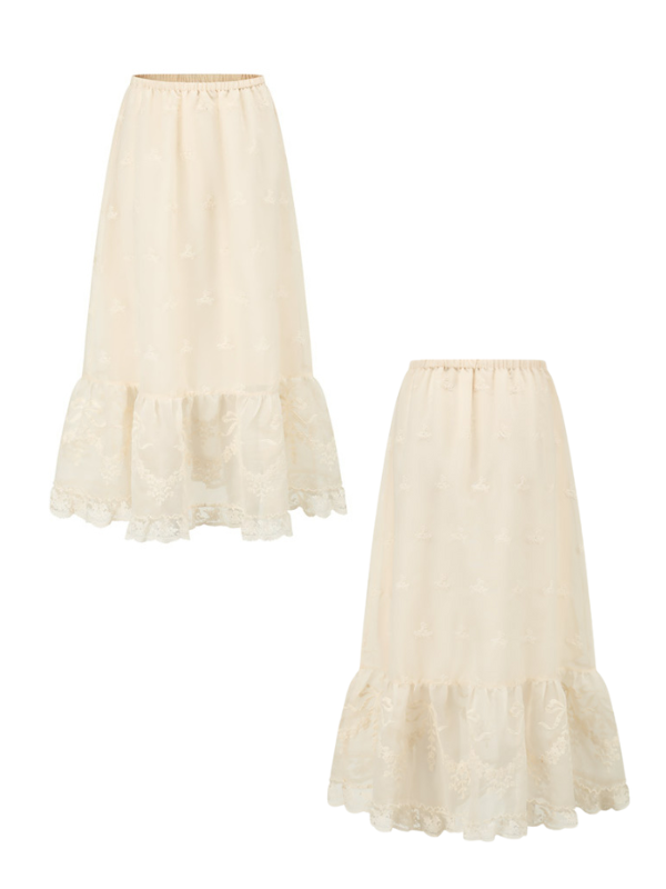  Ivory skirt with embroidered lace hem and gathered ruffle detailing, featuring an elastic waistband – feminine vintage-inspired fairytale skirt